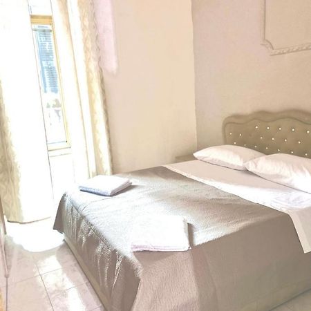 Santa Maria House Apartment Наполи Екстериор снимка