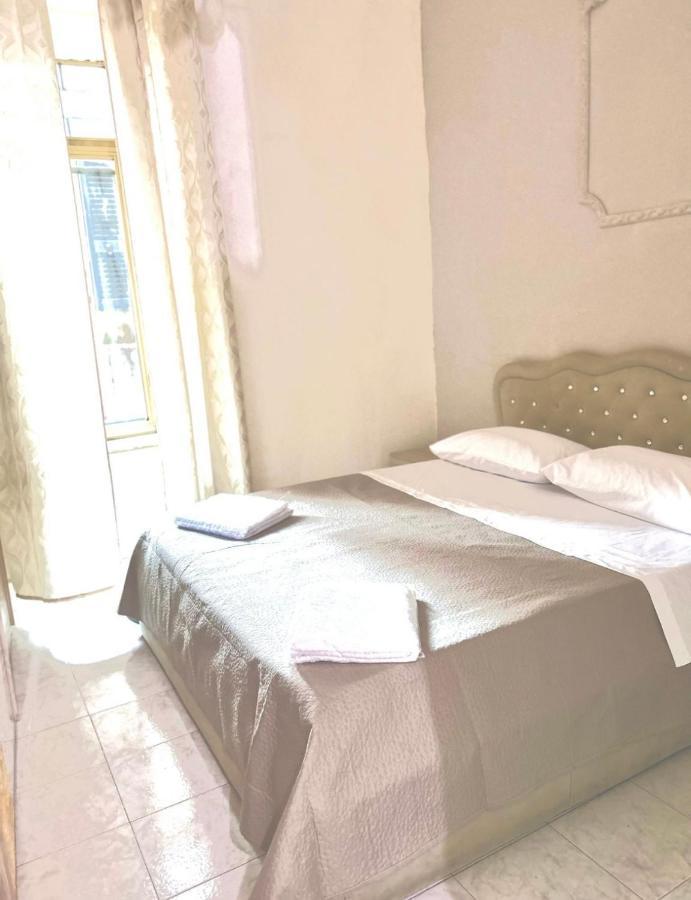 Santa Maria House Apartment Наполи Екстериор снимка